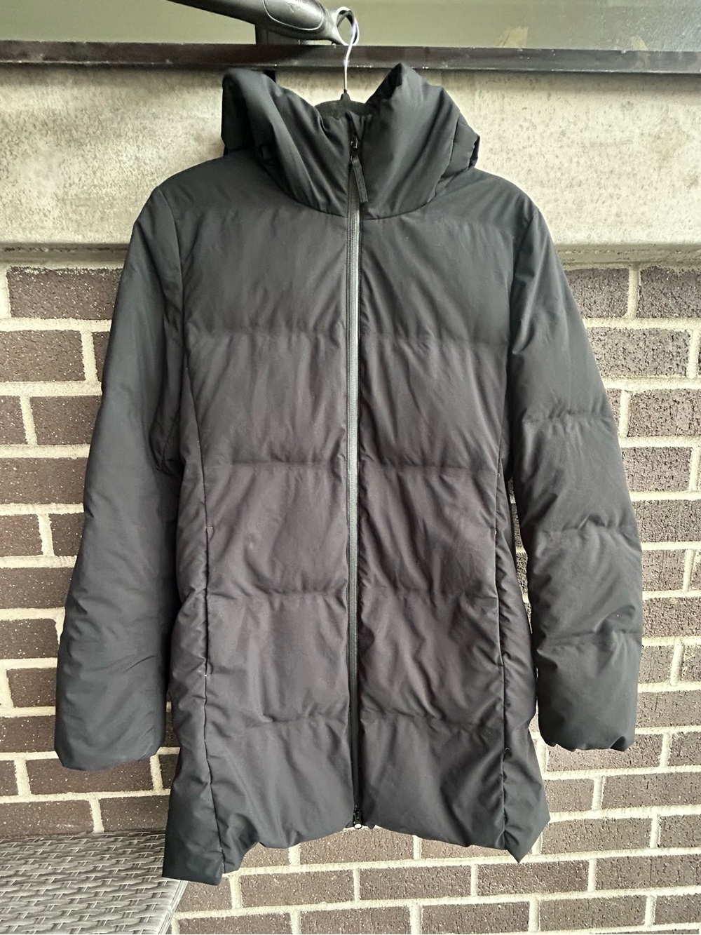 Uniqlo Womens Hooded Black Puffer Jacket -Size Medium